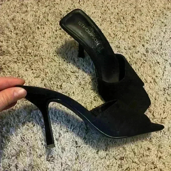 12THOMPSON Square Pumps  - Picture 6 of 6